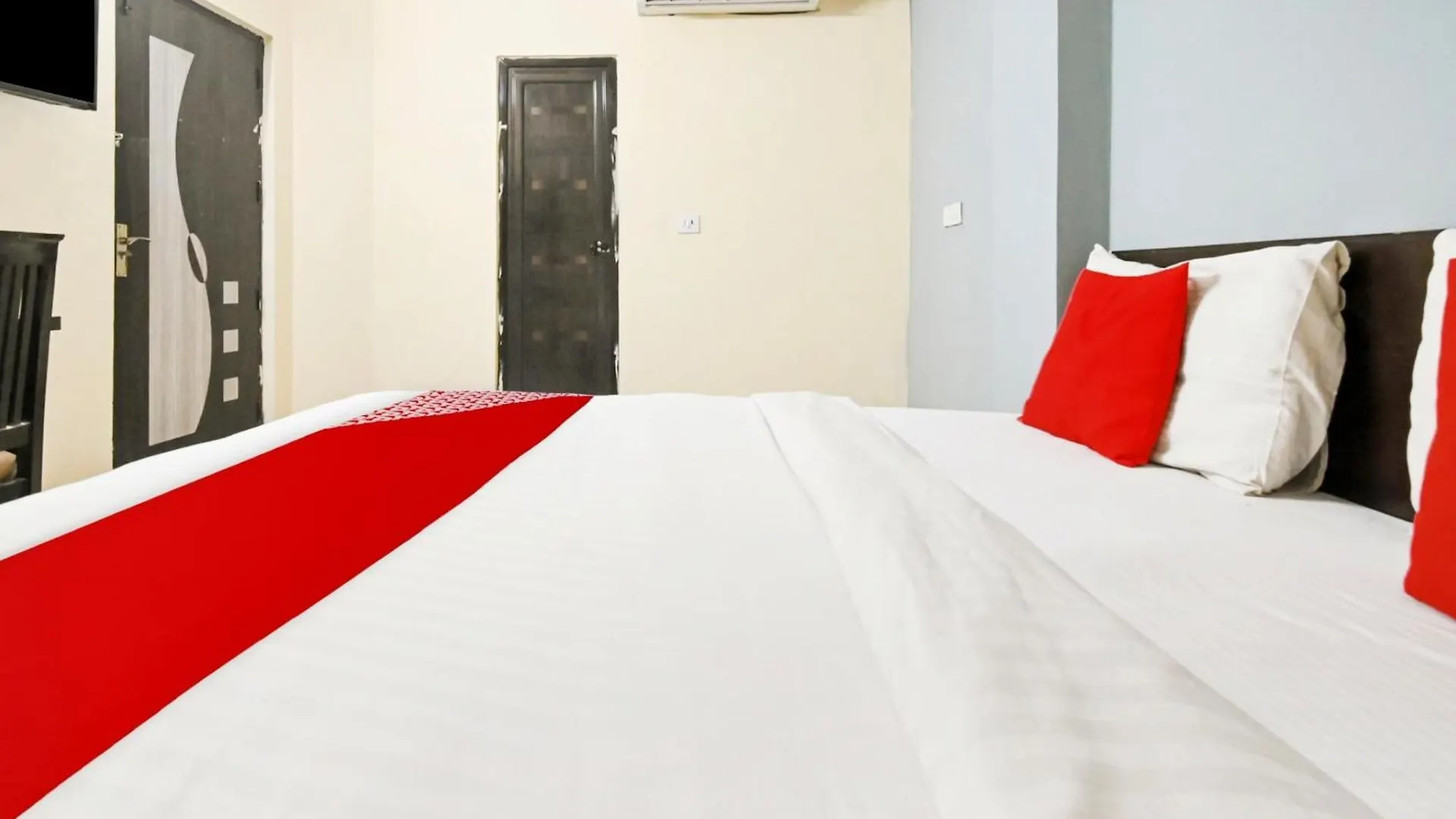 Hotel O Diamond Deluxe New Delhi