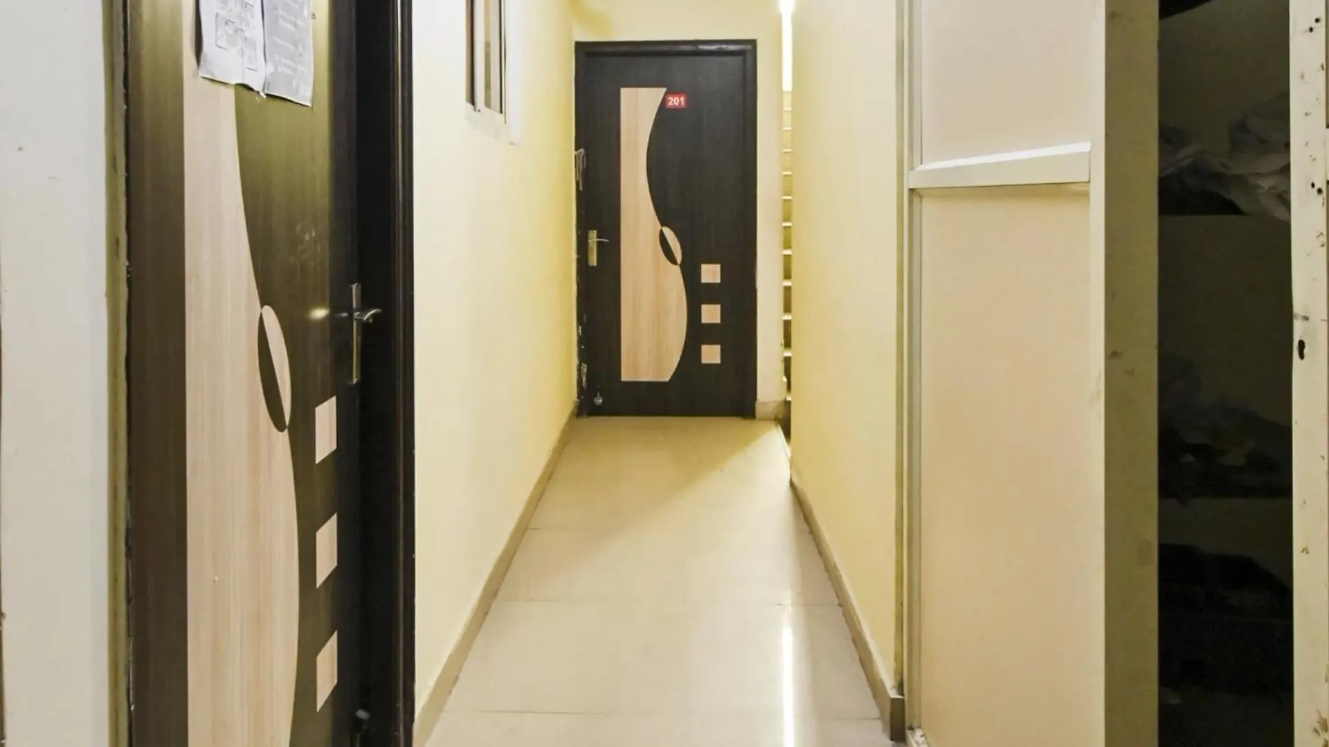 Hotel O Diamond Deluxe New Delhi